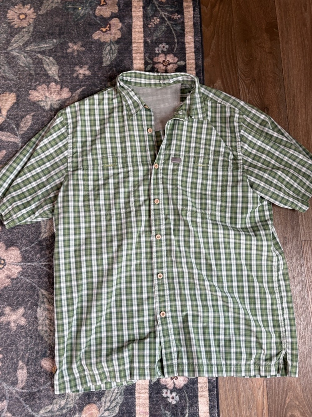 Men's Green Plaid Short-Sleeve Button-Down Shirt — Casual Everyday Wear
